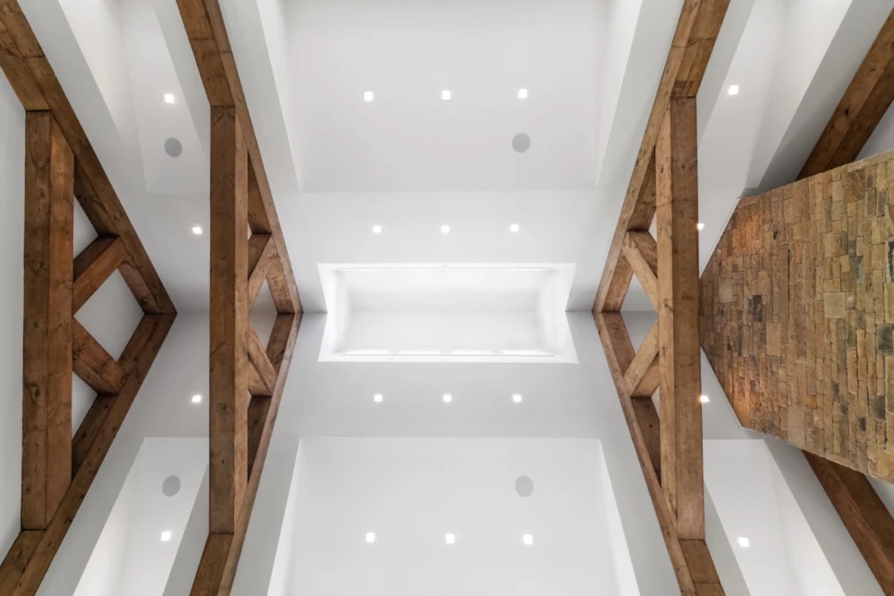 Bath with exposed timber trusses